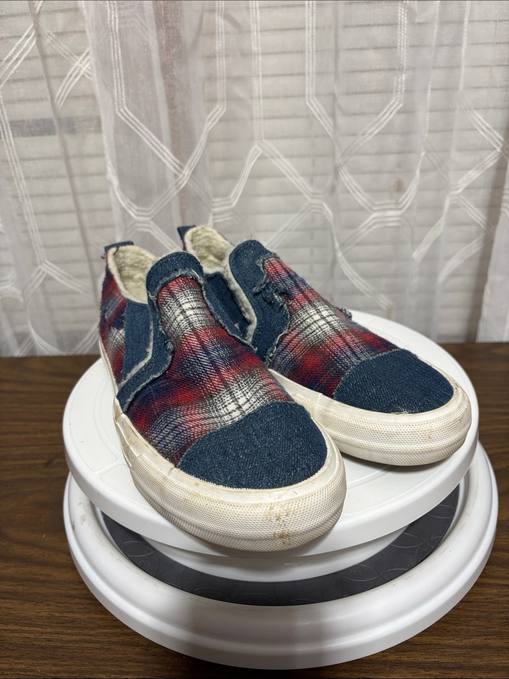 Gypsy Jazz ladies 8 Plaid Slip-On Sneakers in Red & Blue